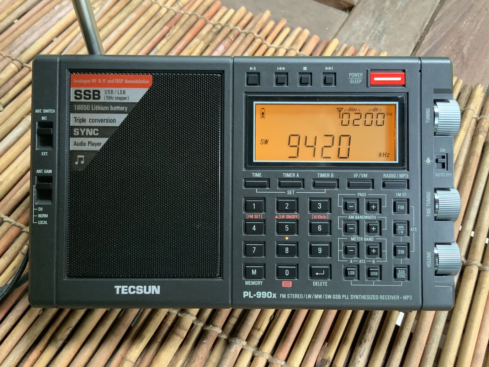 Detailed photos of the Tecsun PL-990x and difference between it