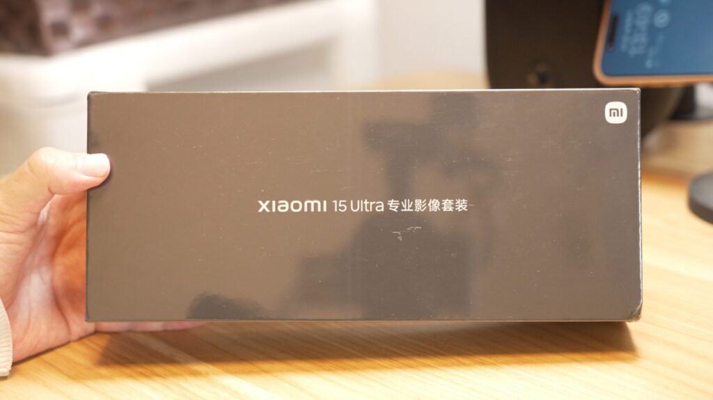 最強カメラスマホ Xiaomi 15 Ultra につけたい、ゴールドグレー版