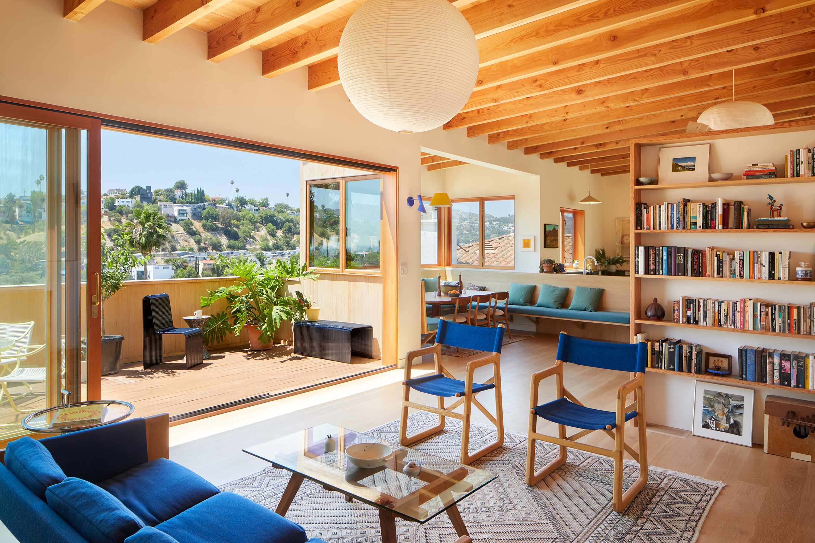 living-area-silver-lake-laun.