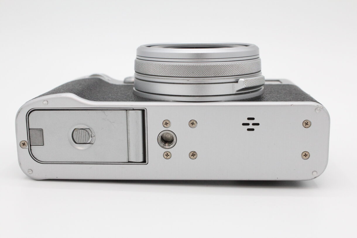 良品】FUJIFILM 富士フイルム デジタルカメラ X100V シルバー X100V-S