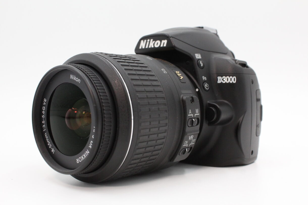 美品】NIKON ニコン デジタル一眼レフカメラ D3000 レンズキット