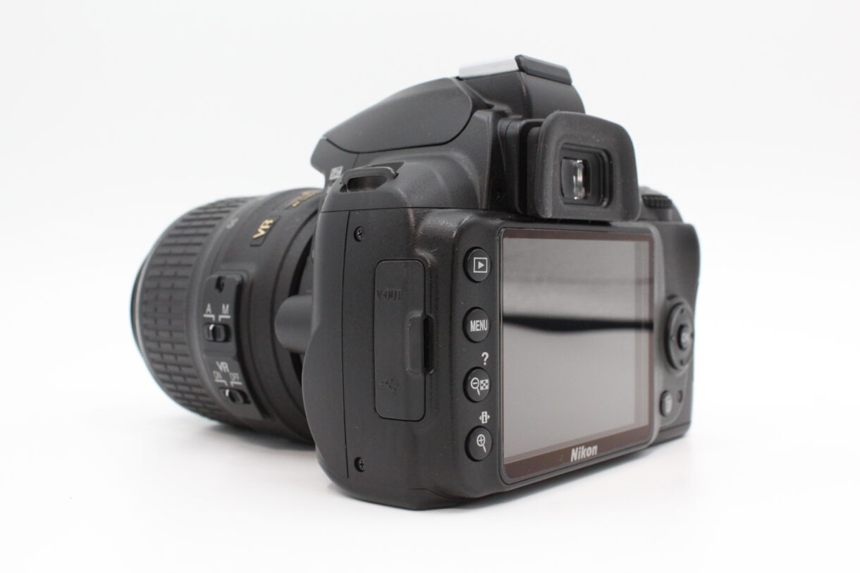 美品】NIKON ニコン デジタル一眼レフカメラ D3000 レンズキット