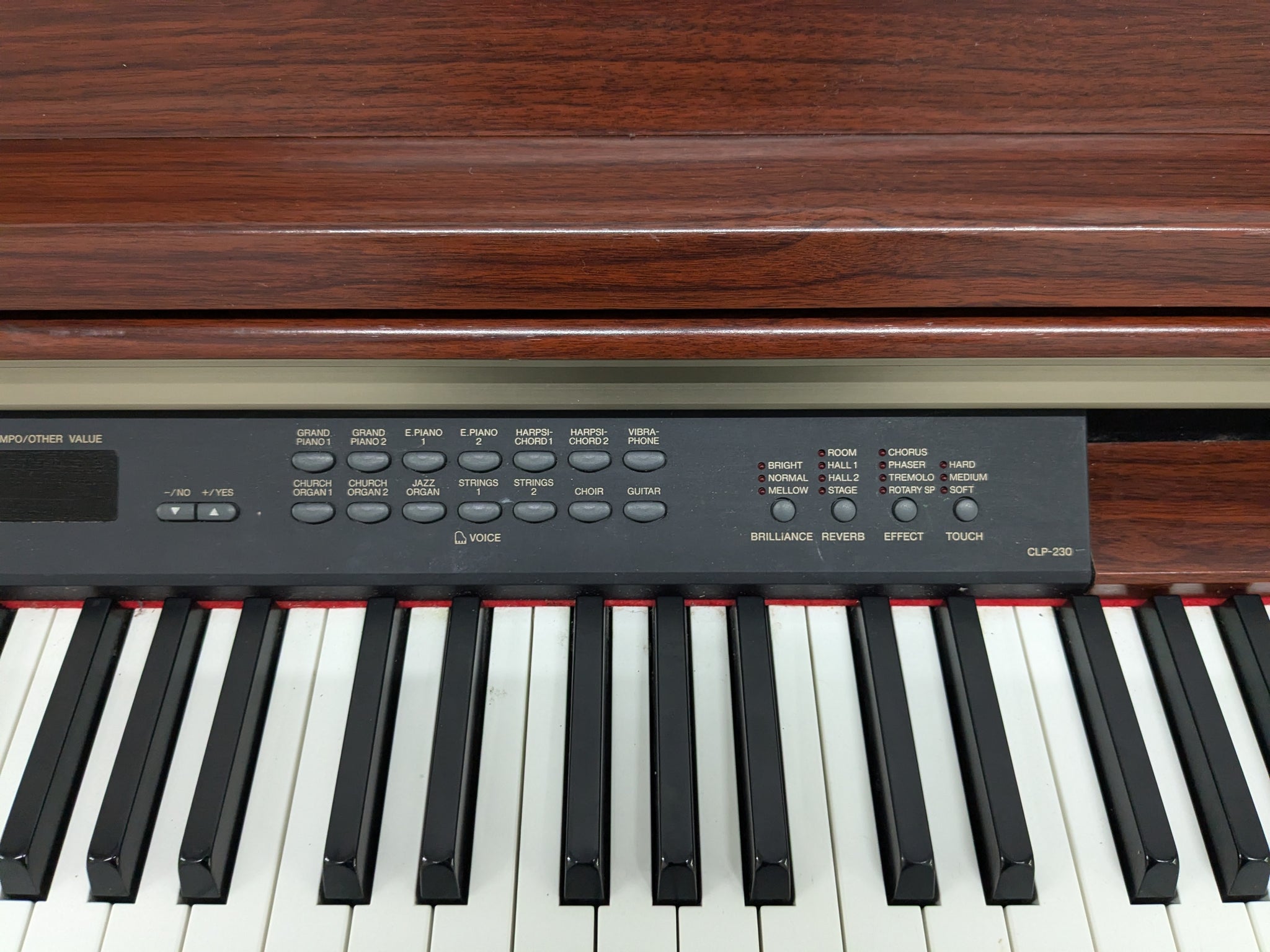 Yamaha Clavinova CLP-230 Digital Piano in mahogany finish stock nr