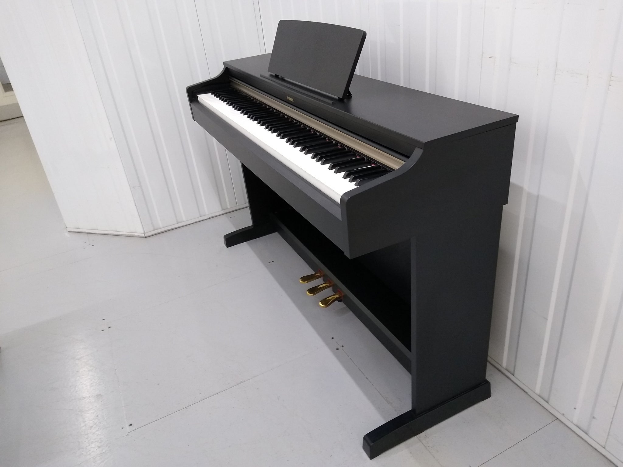 Yamaha Arius YDP-162 Digital Piano satin black, clavinova keyboard