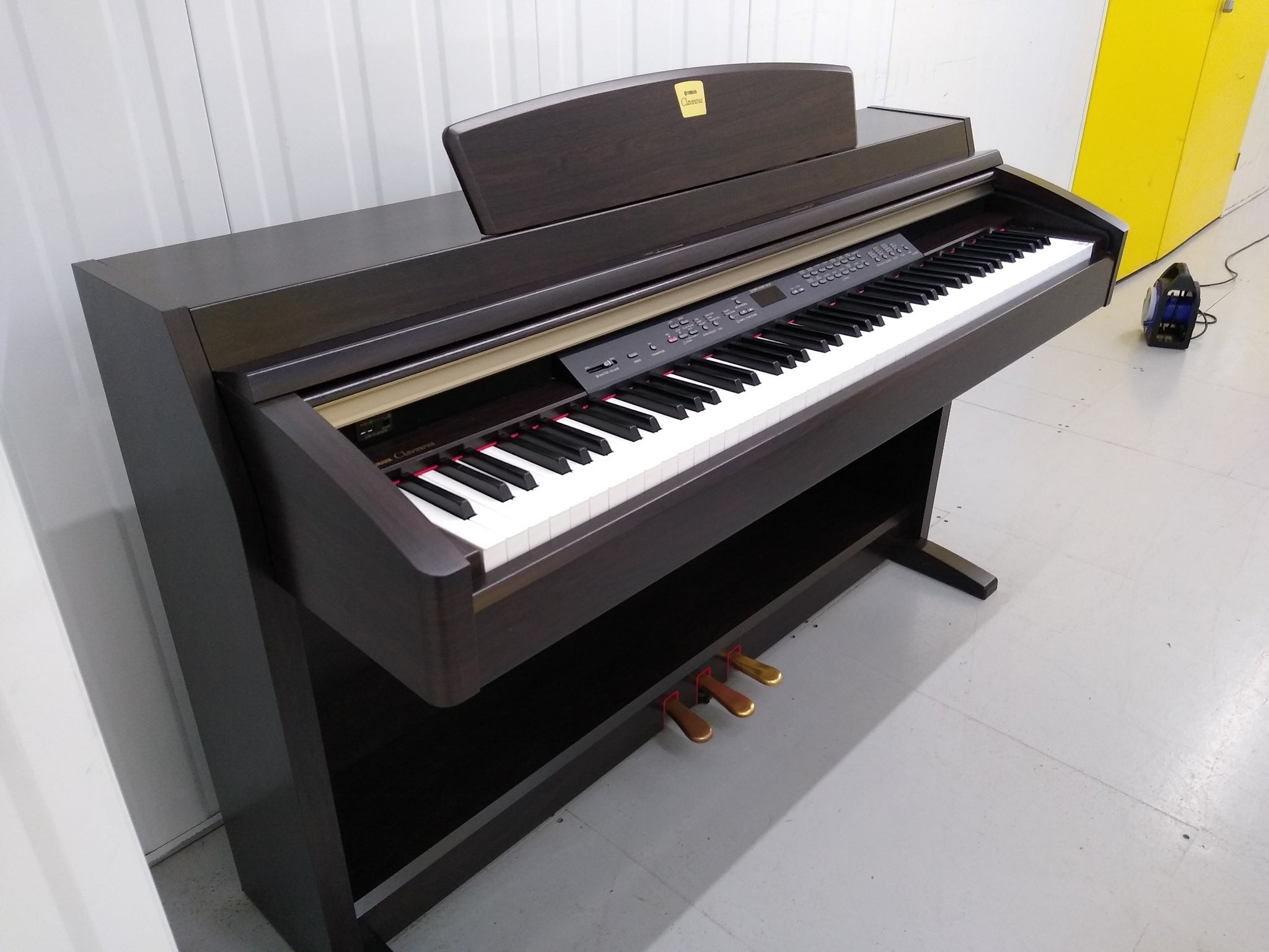 Yamaha Clavinova CLP-240 Digital Piano in rosewood + stool stock