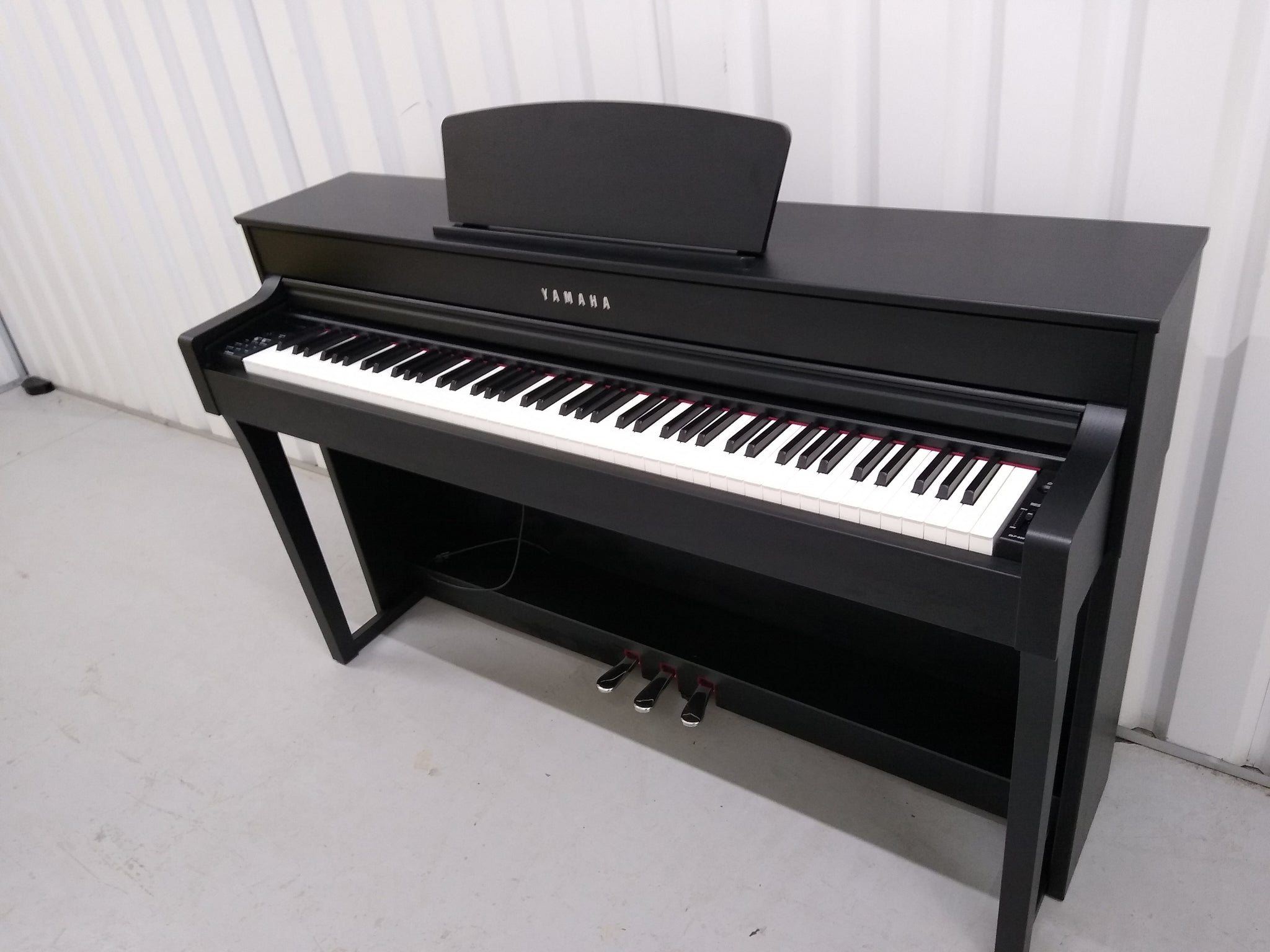 Yamaha Clavinova CLP-635 CLP-635B Digital Piano in satin black