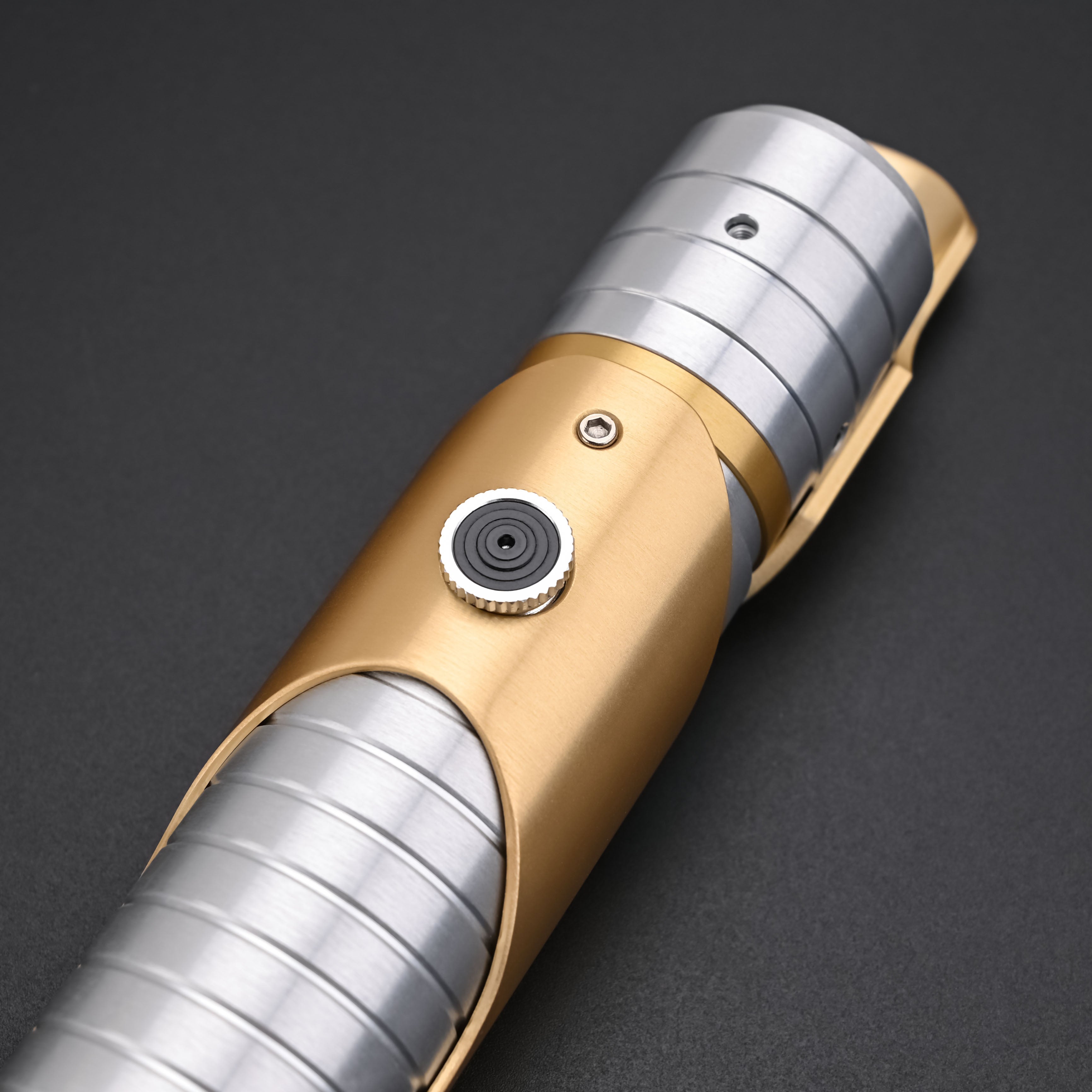 スケルトンクルー」エピソード5のタック・レノッドのライトセーバー