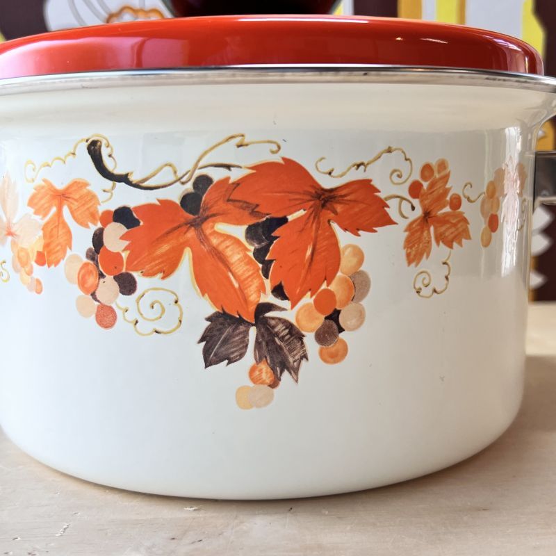 マルビシ ホーロー両手鍋 カラーホーローウェア オレンジ蓋 葡萄柄