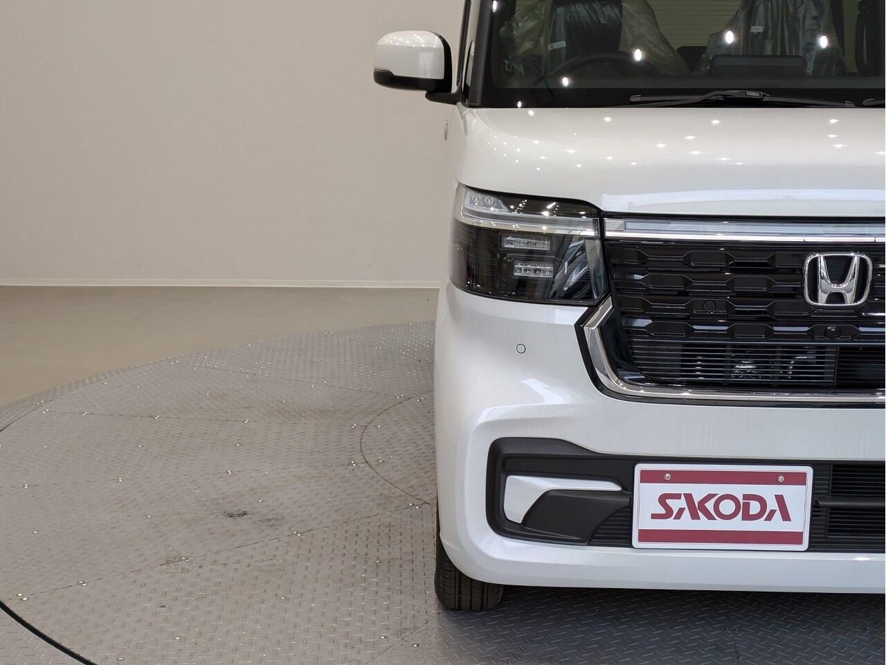 N-BOX CUSTOM プラチナホワイト・パールの在庫情報 | サコダ車輌グループ