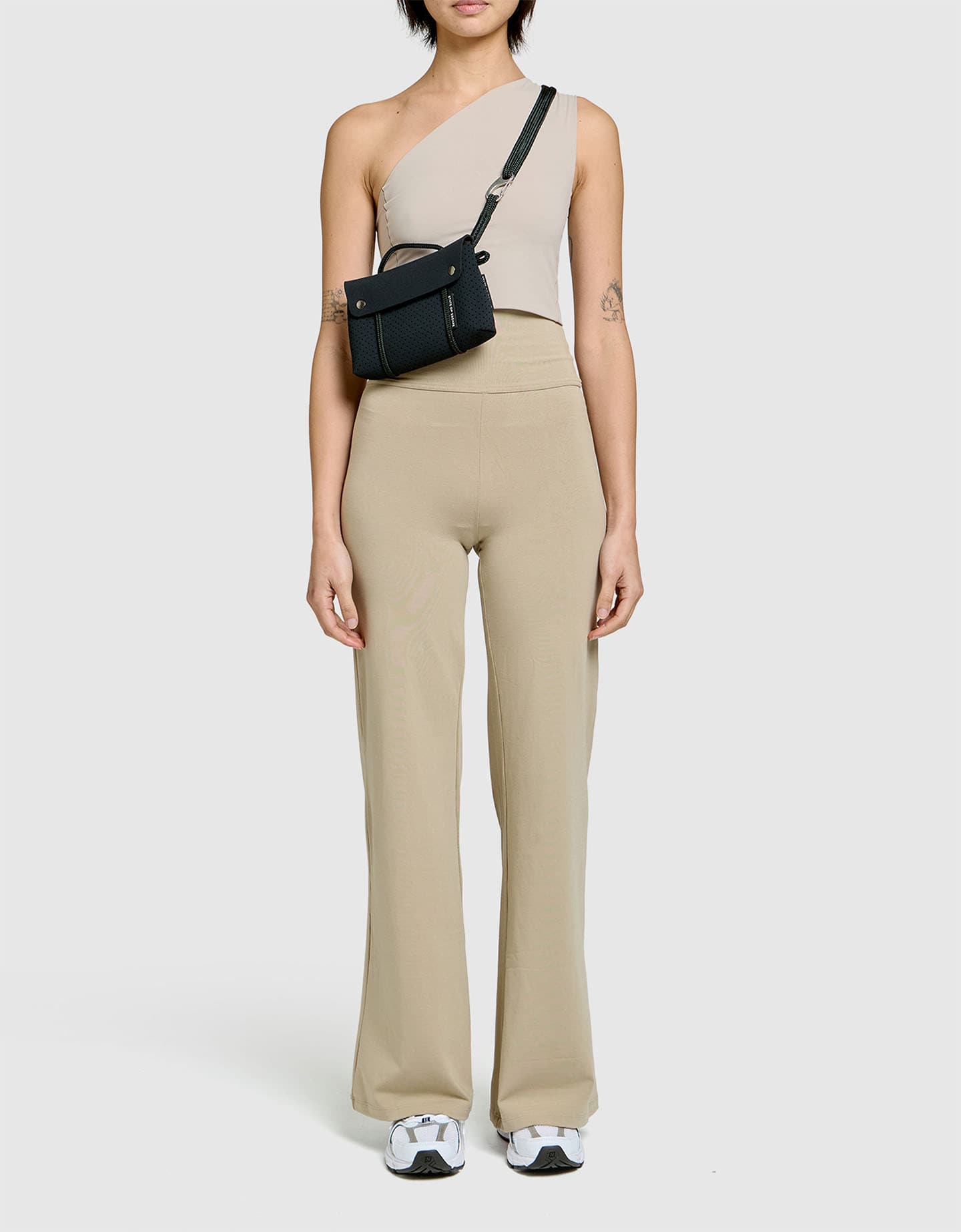 コンパスキット クロスボディ ブラック｜New in｜STATE OF ESCAPE