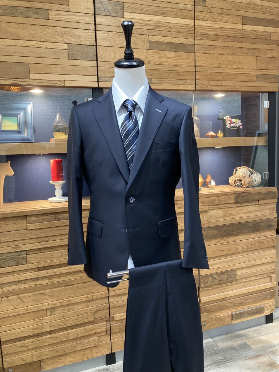 ダークネイビー、シンプルだからこその上質さ・カッコ良さ【CANONICO