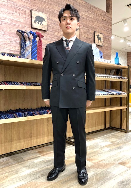 ダブルブレスト仕立で、オシャレに結婚式に出席！-札幌駅前通店スーツ