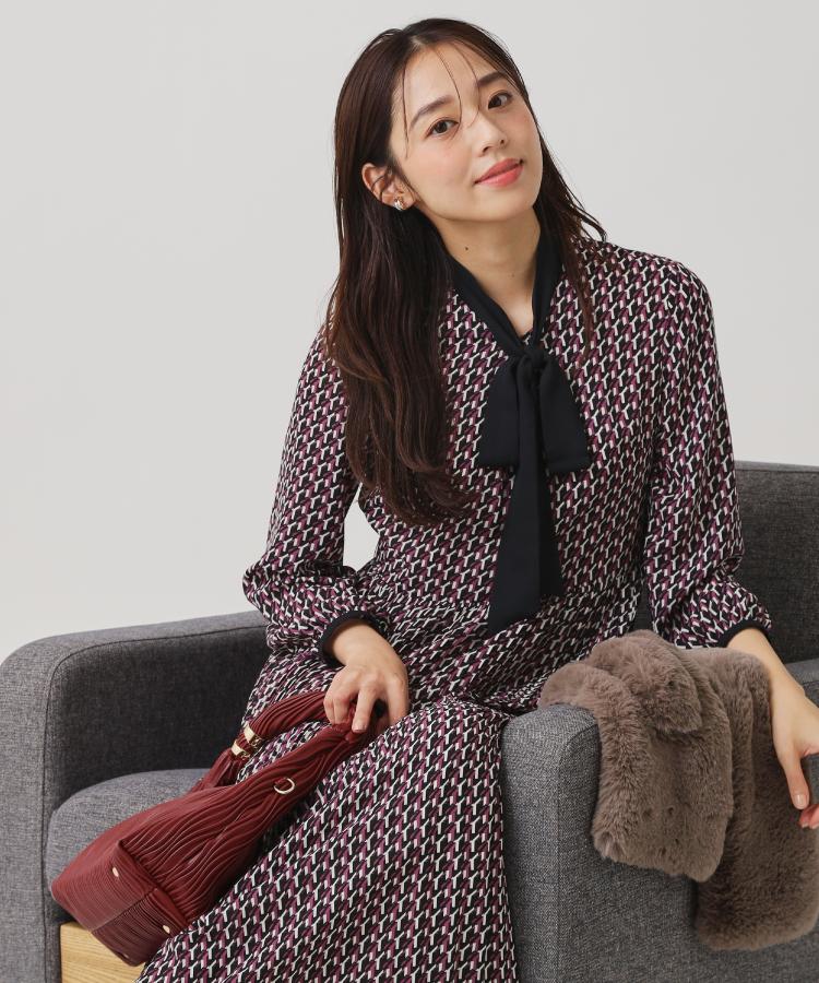 ボウ取外し可】幾何柄プリーツワンピース（ミドルワンピース） | COUP