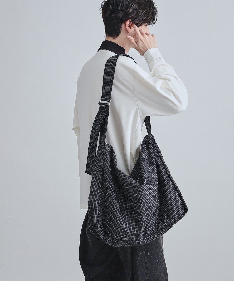 ルーズビッグショルダーバッグ／たすき掛け／ビッグ／A4サイズ収納可能