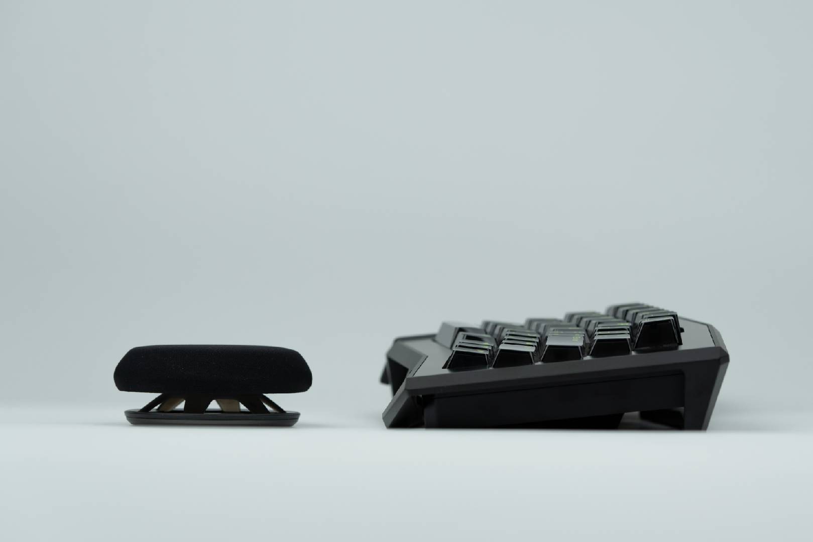 Hover Ergonomic Maglev Wrist Rest
