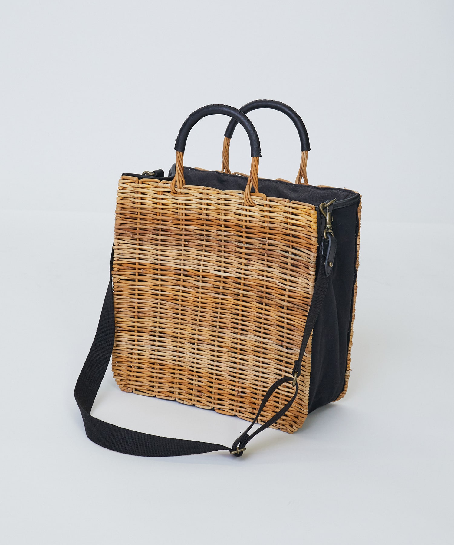 2WAY】異素材コンビスクエアショルダーバッグ｜BIGI online store