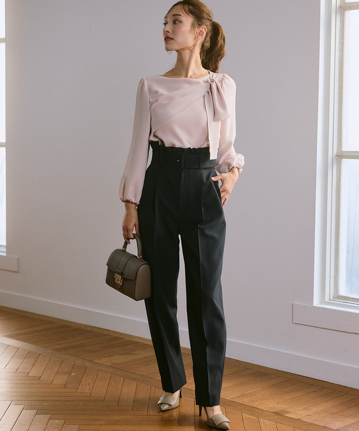 M Maglie le cassetto×吉田理紗》華やかドレープブラウス｜M Maglie le