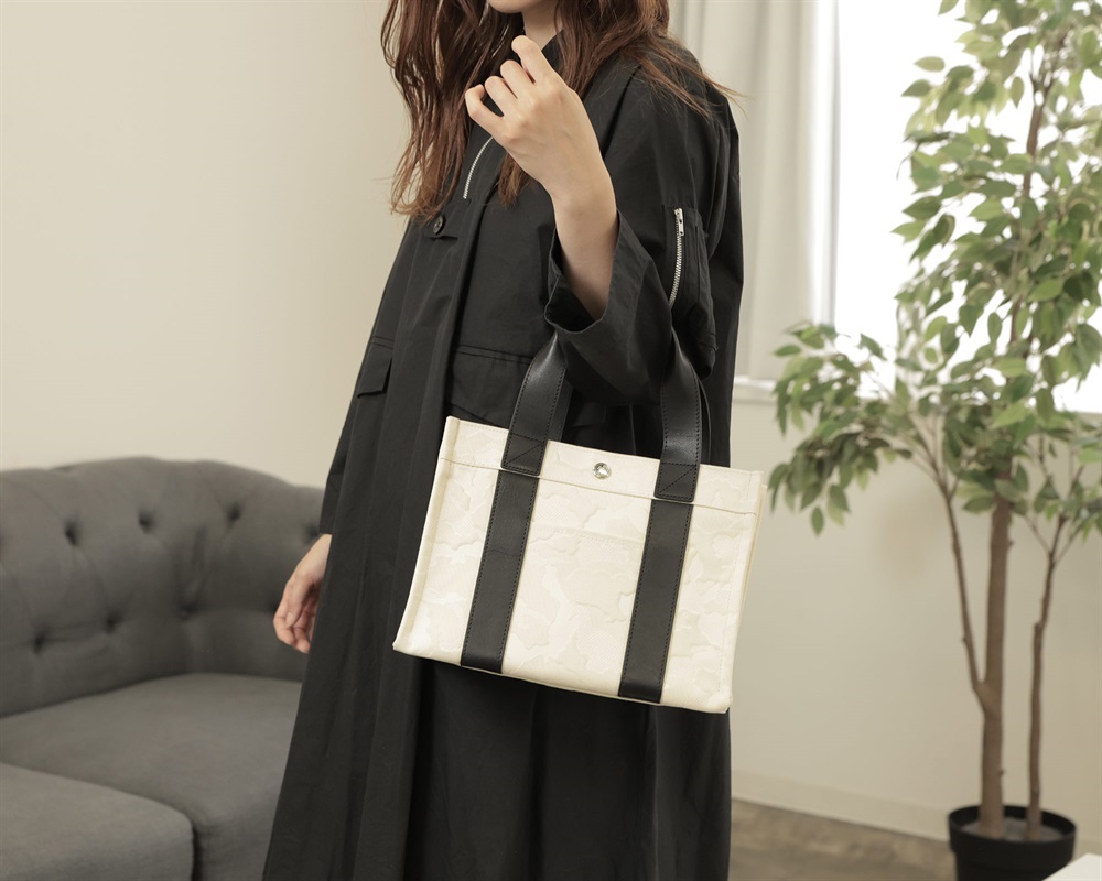 LABEL NOIR スクエアキャンバストートバッグ PM|GENTIL BANDIT 公式