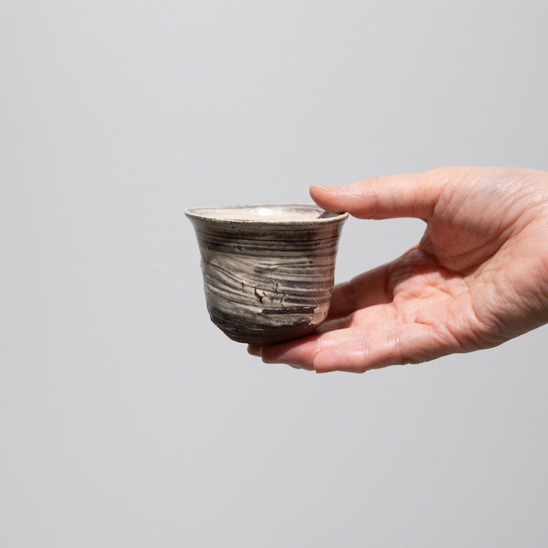 鈴木大弓 / 刷毛目盃（一点物） – HULS GALLERY TOKYO | 現代工芸