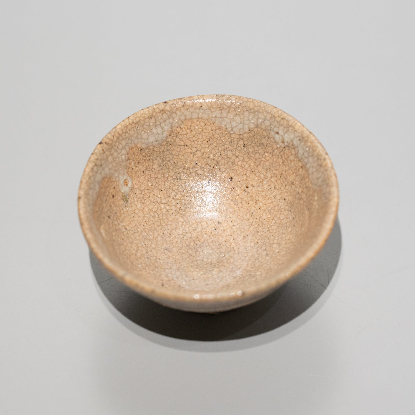 柳下季器 / 井戸ぐい吞（一点物） – HULS GALLERY TOKYO | 現代工芸