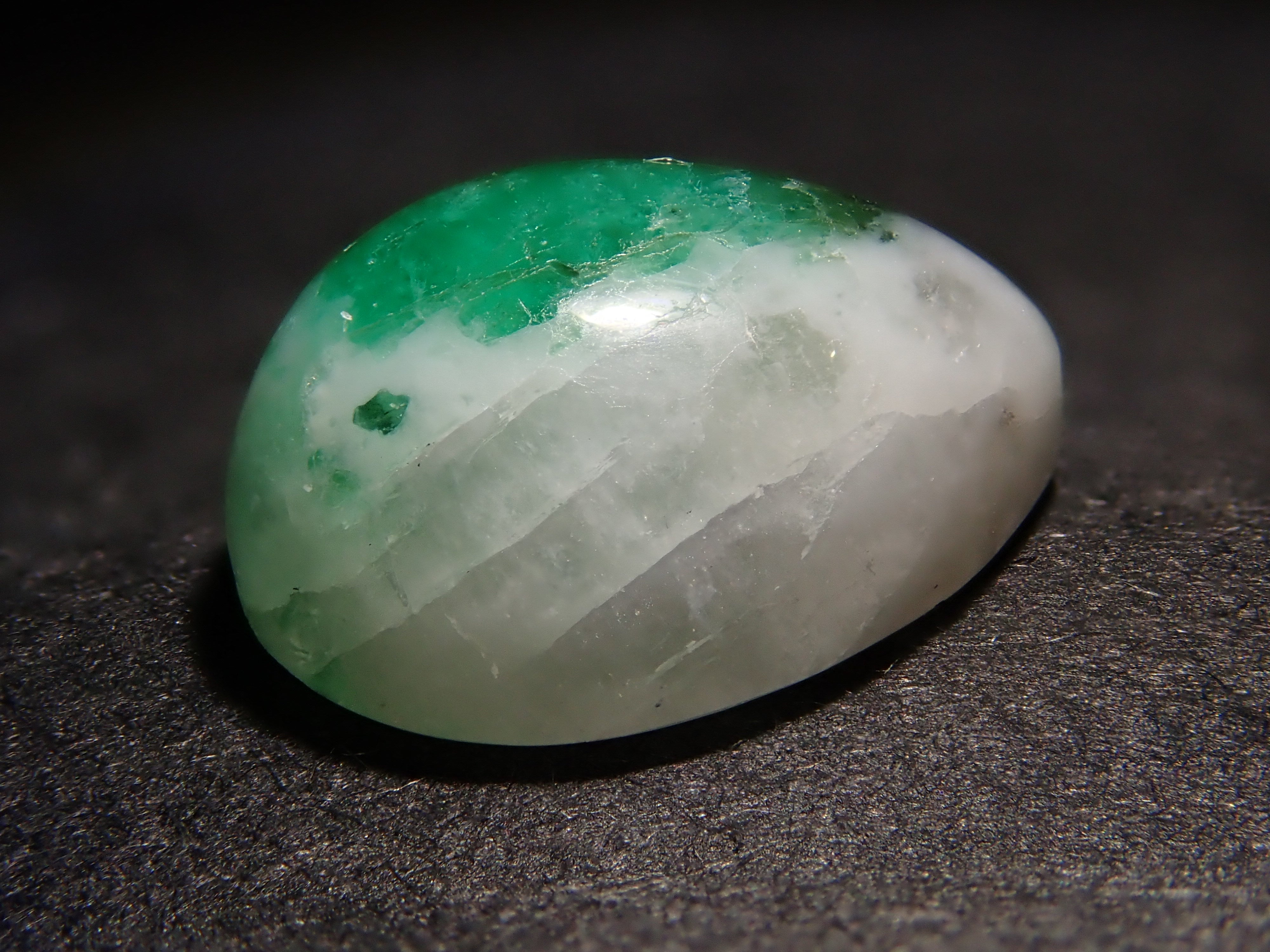 ブラジル産エメラルドインクォーツ 2.358ctルース