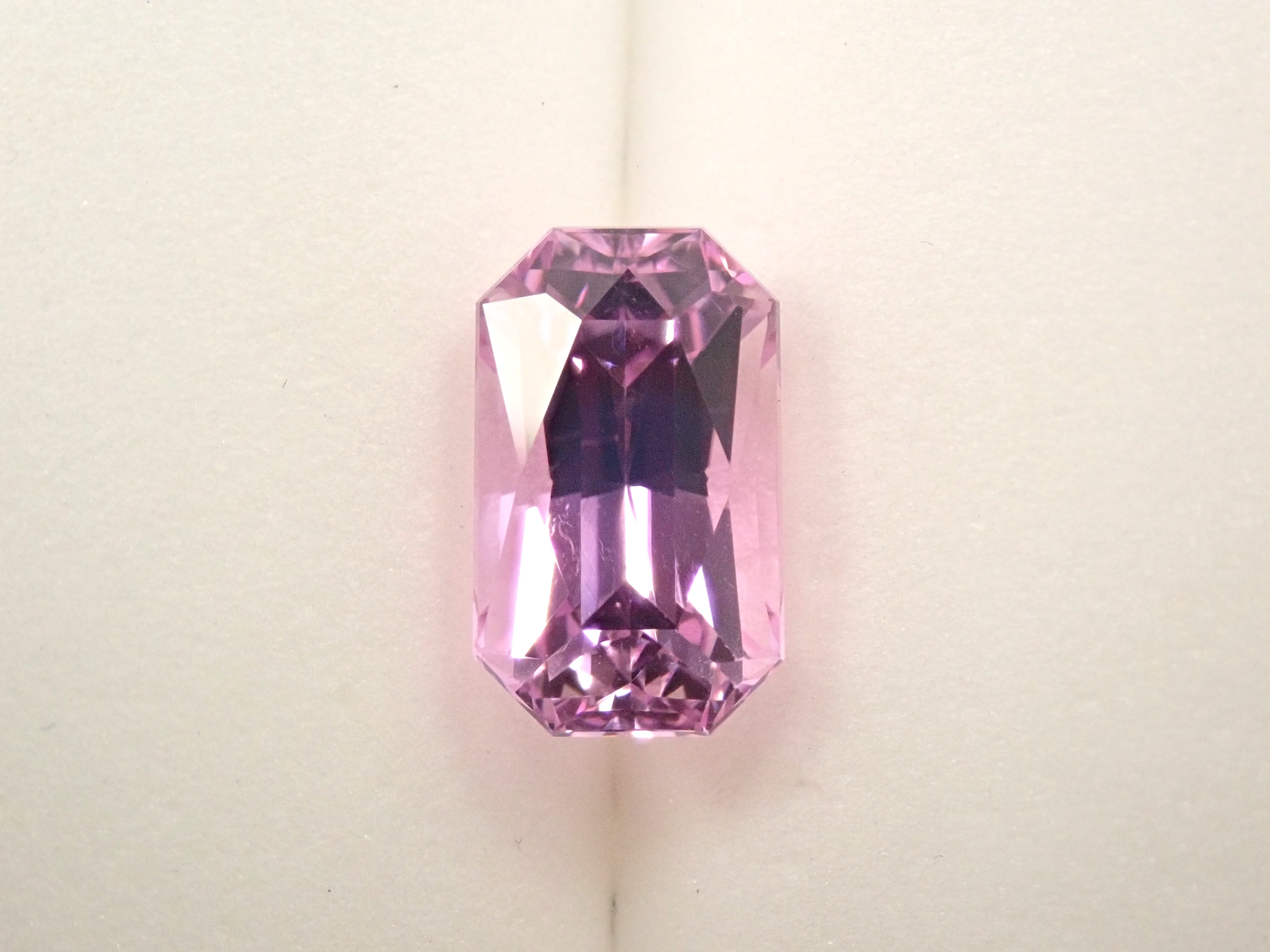 アフガニスタン産クンツァイト（ライラックピンク） 2.993ctルース