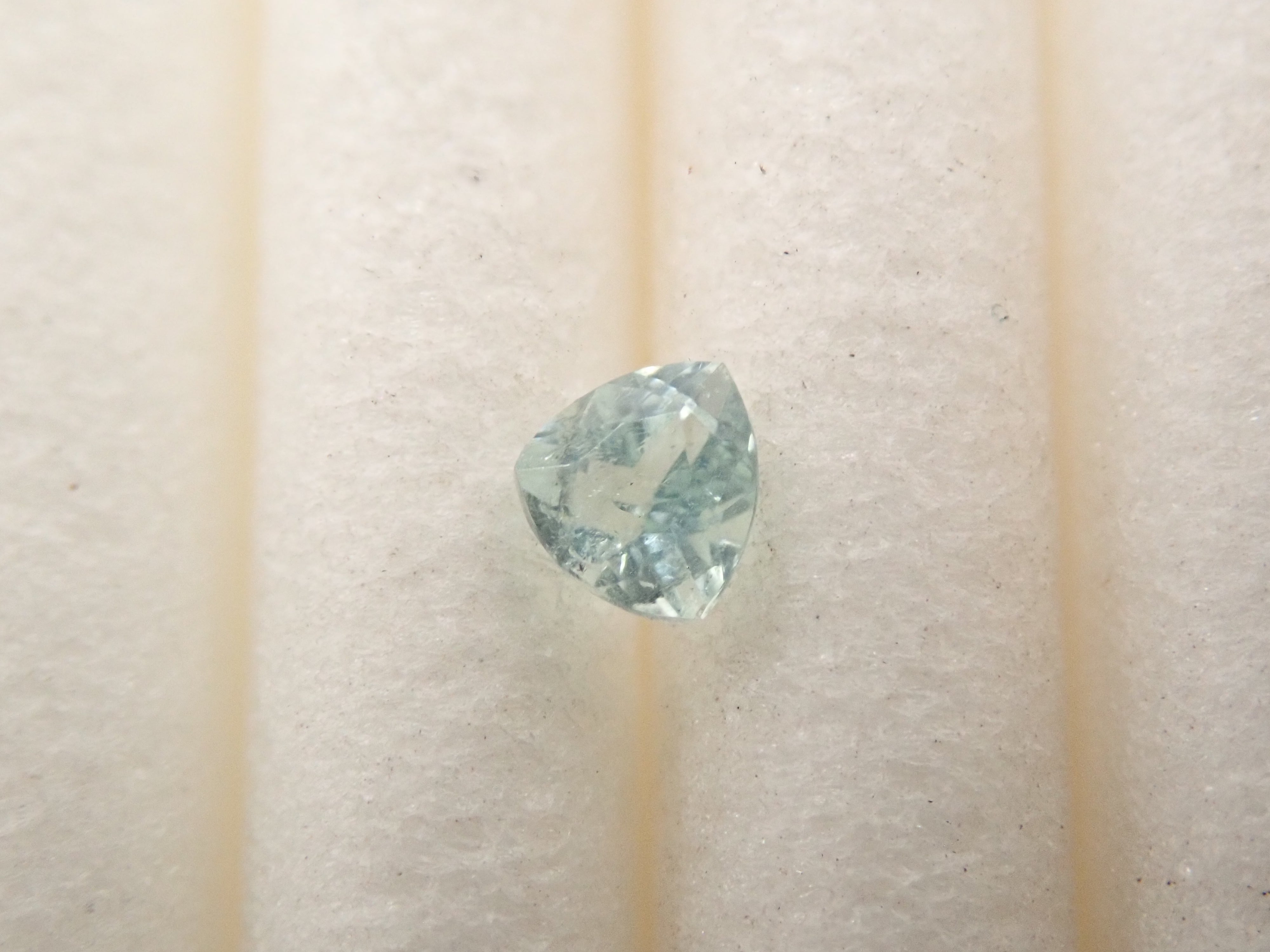 フォスフォフィライト 0.068ctルース