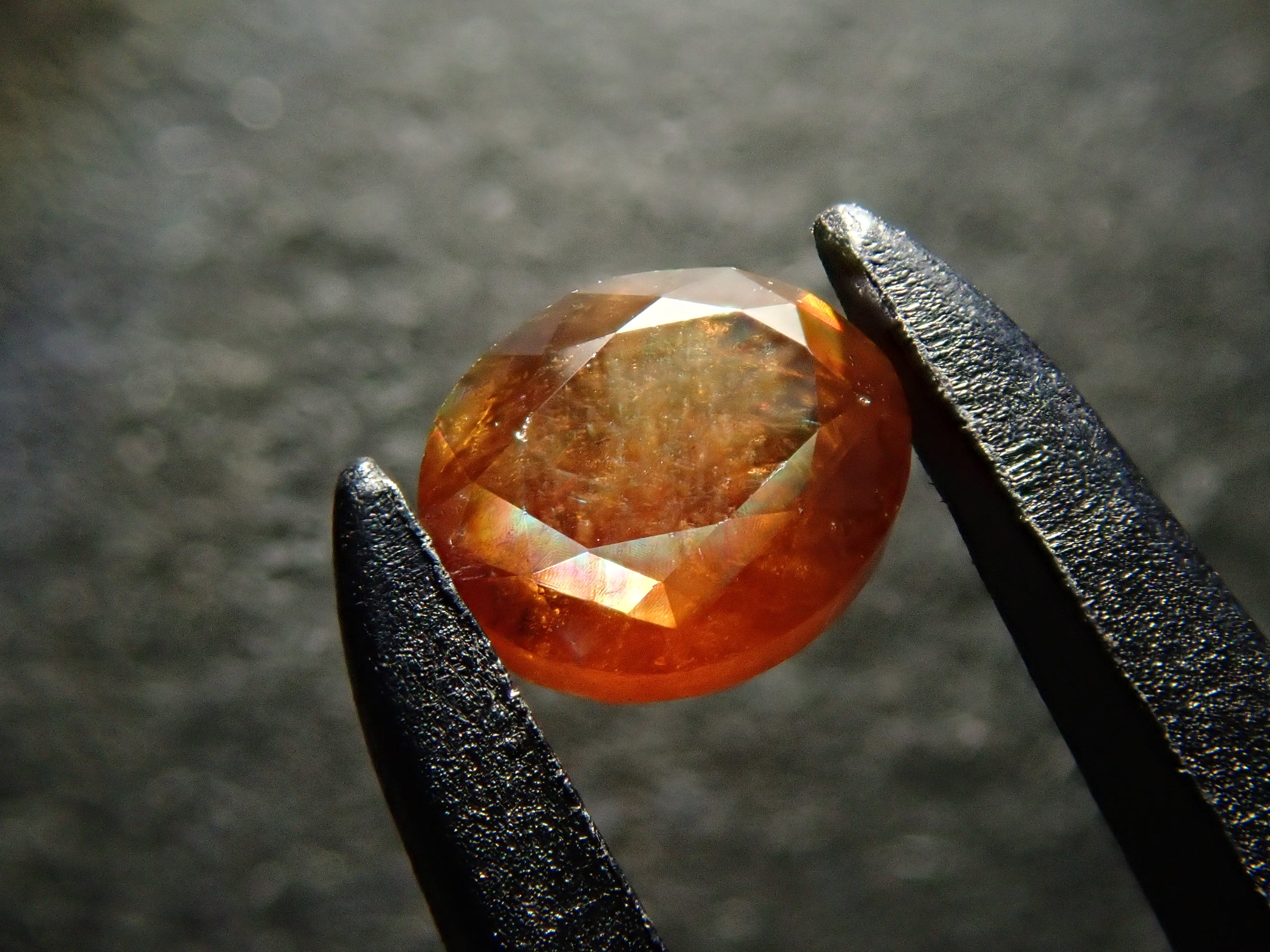 奈良県天川村産レインボーガーネット（アンドラダイトガーネット