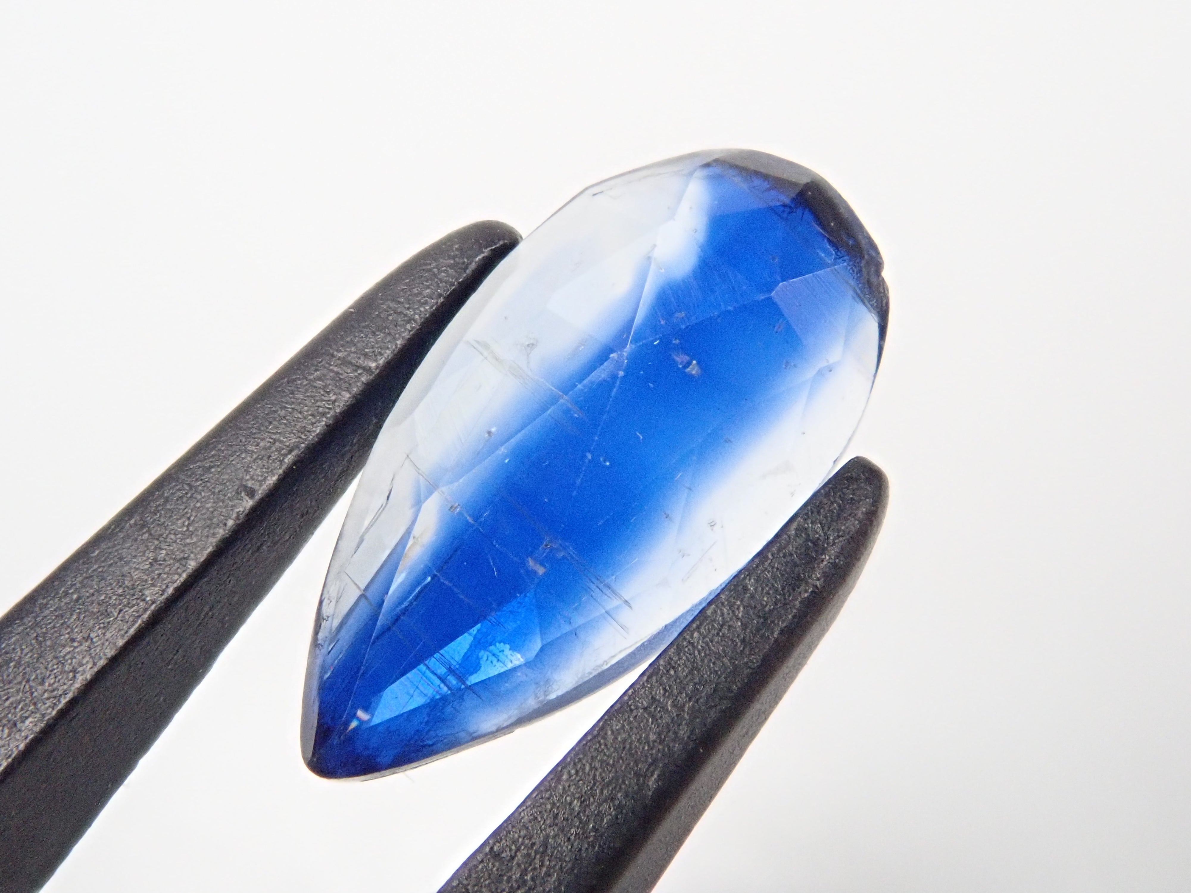 バイカラーカイヤナイト 0.987ctルース