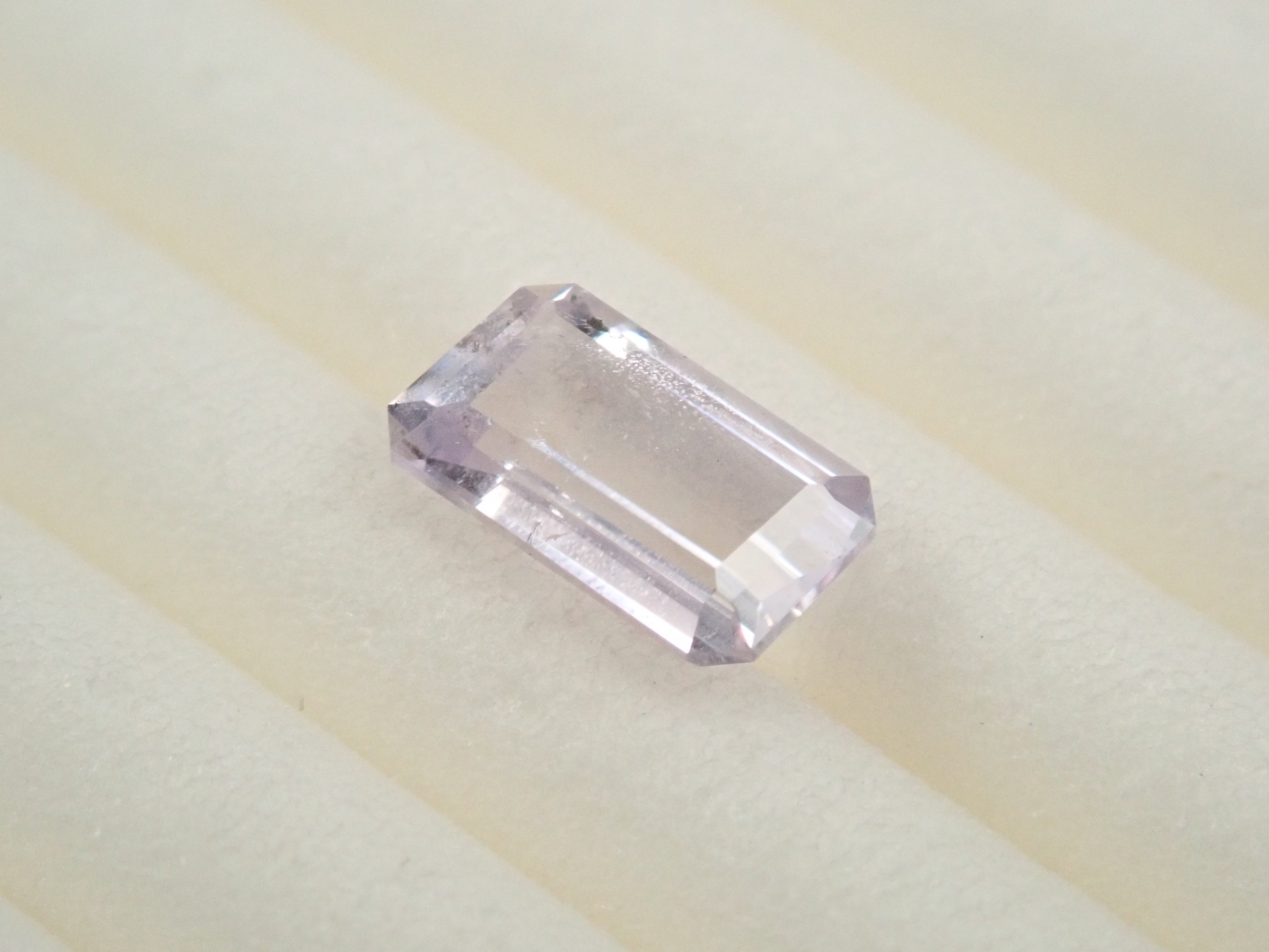 タンザニア産マグネシオアキシナイト 0.380ctルース