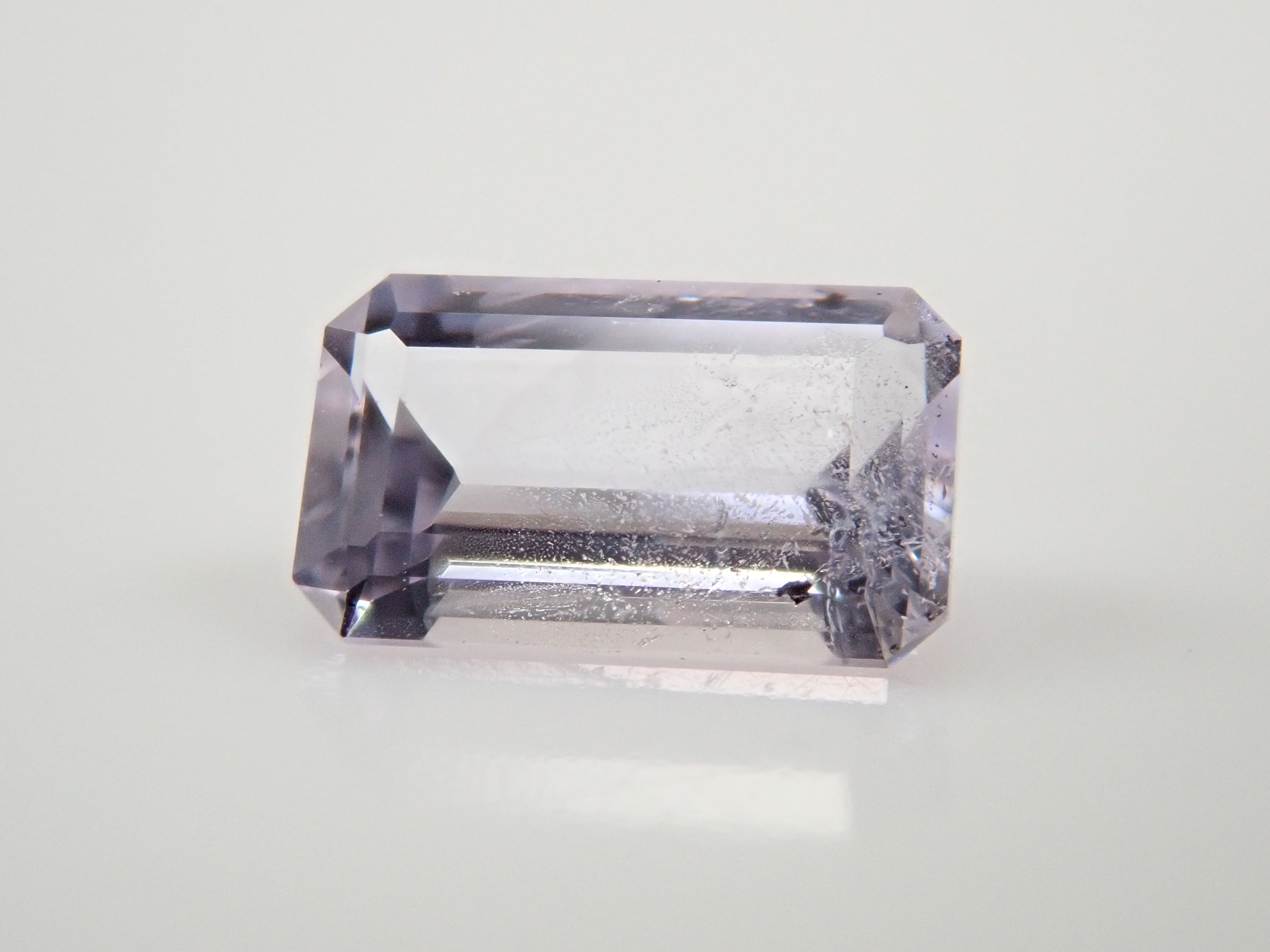 タンザニア産マグネシオアキシナイト 0.380ctルース