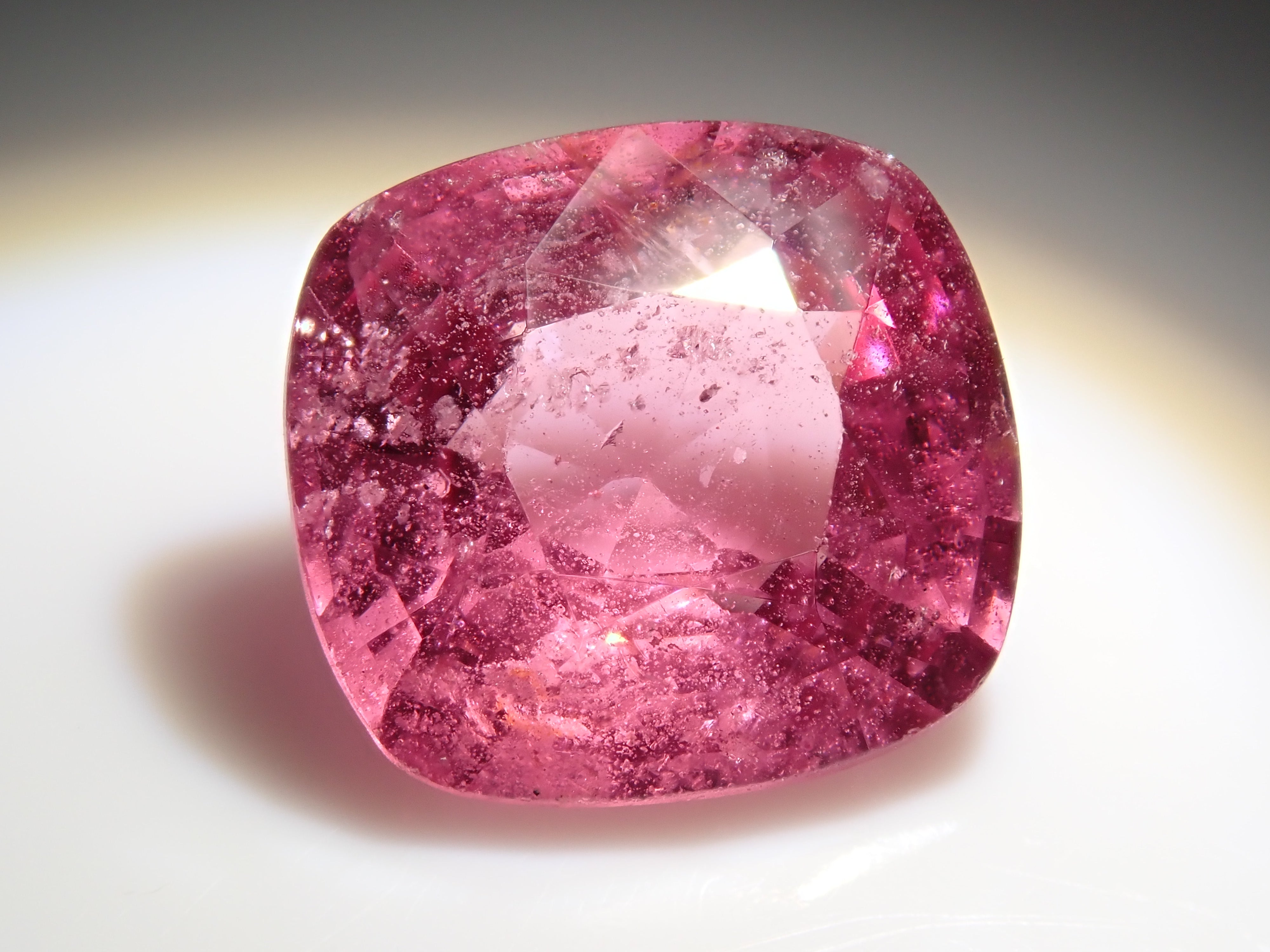 ミャンマー産ピンクスピネル 3.208ctルース
