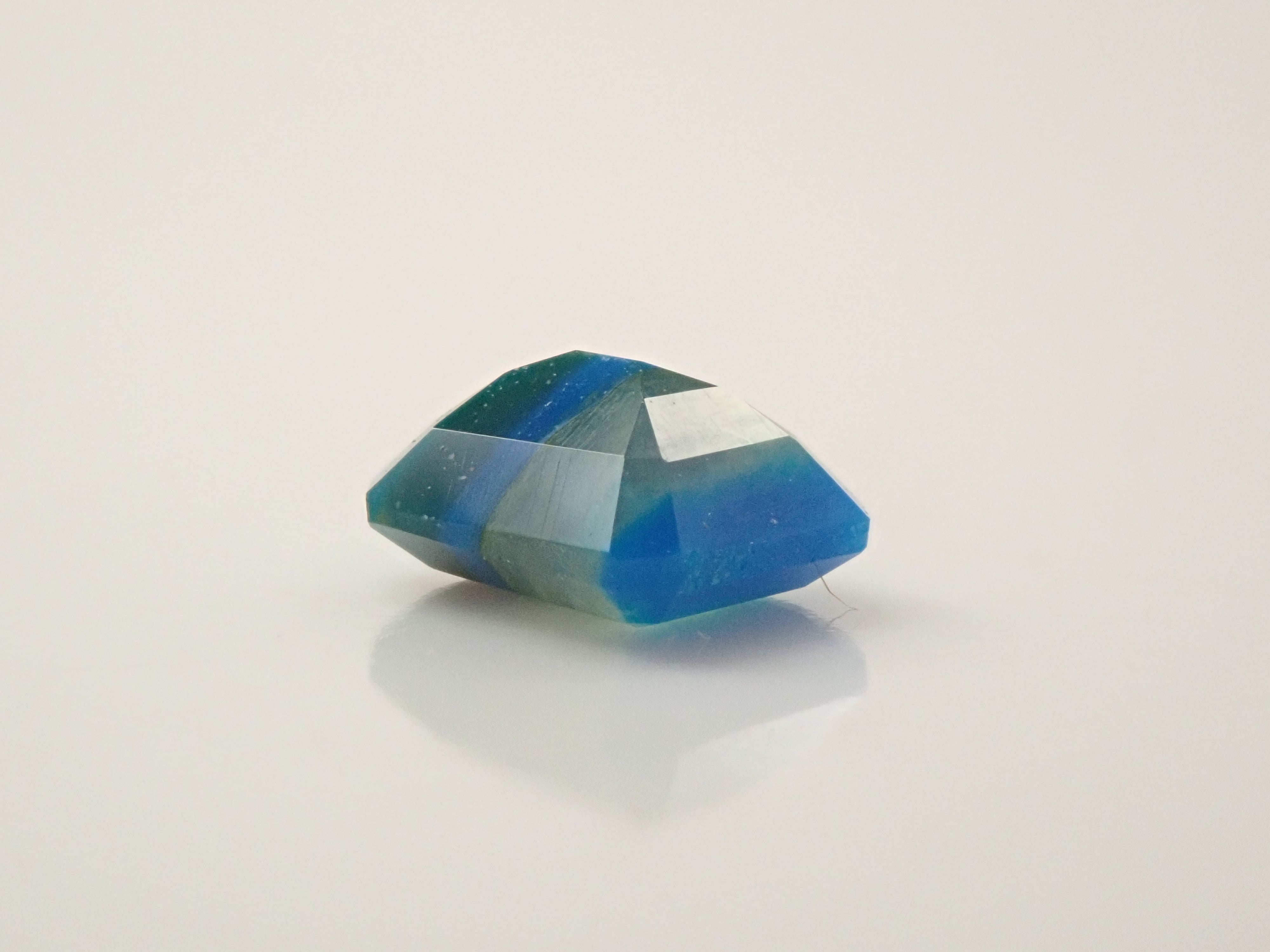 ペルー産バイカラーブルーオパール 0.492ctルース