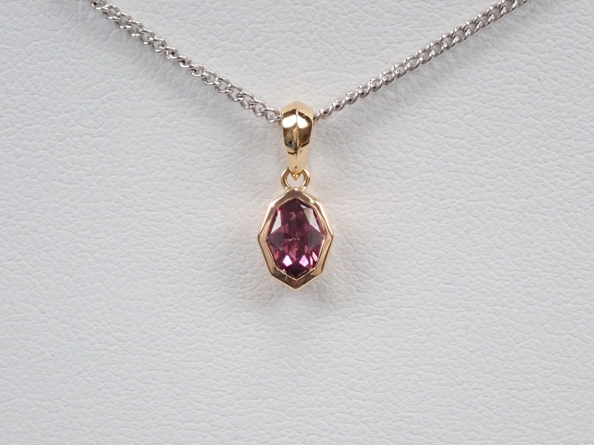 K18スピネル0.548ct ペンダントトップ（ネックレストップ）