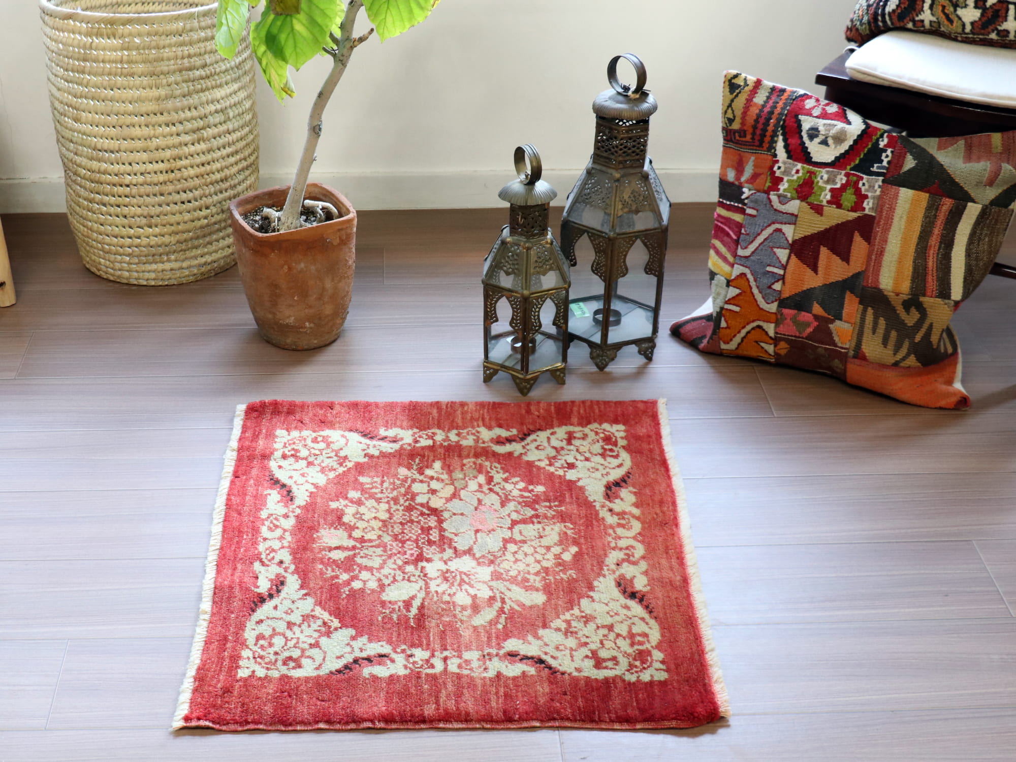 キリムスタイル / トルコ ヴィンテージラグ ヘイべ 正方形じゅうたん