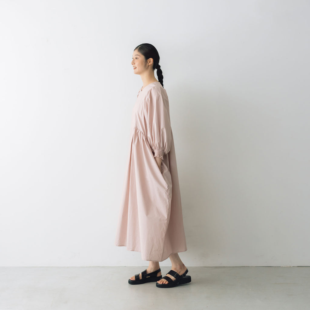 UNIVERSAL TISSU ナチュラルタイプライター タックギャザーワンピース