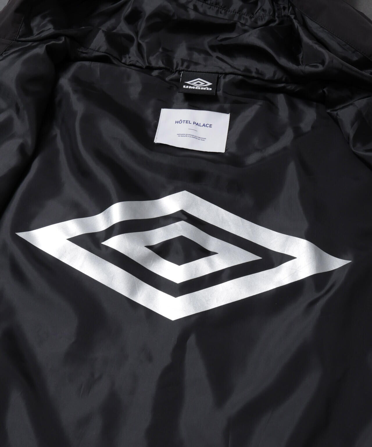 HOTEL PALACE (オテルパラス) x アンブロ ドルマン テック フーデッド