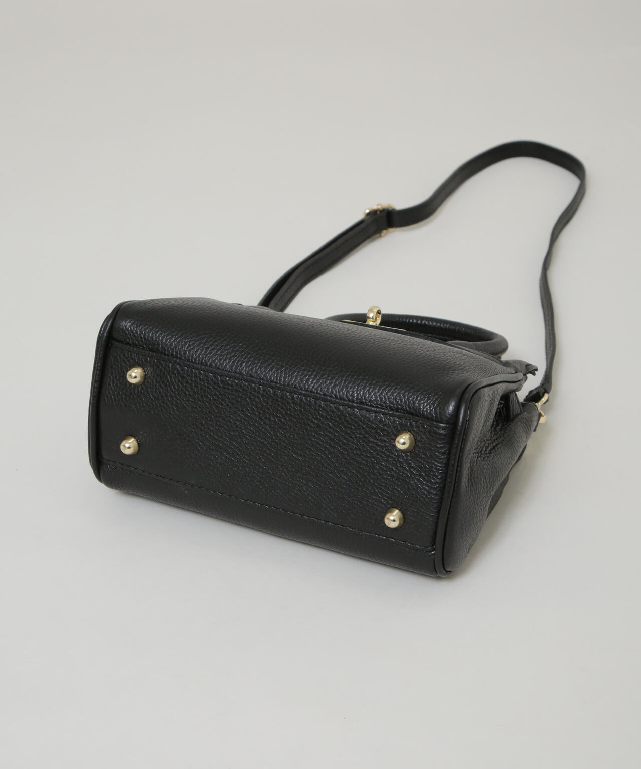 AULENTTI / ターンロックモチーフバッグ