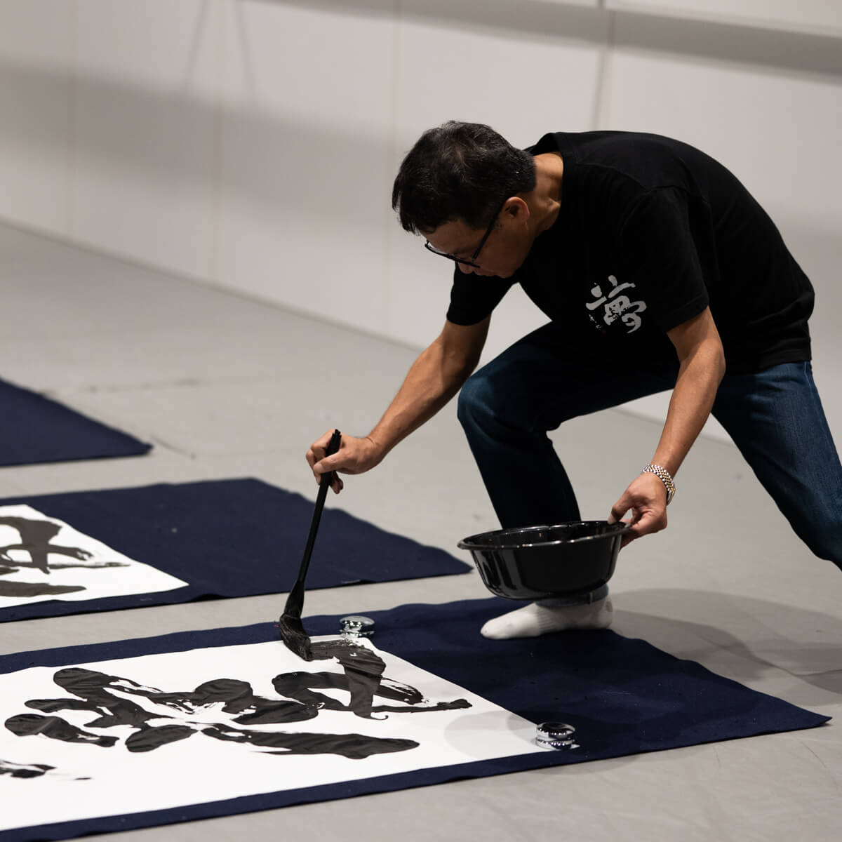 BIG BOSS新庄剛志監督×中山秀征書き下ろし「気愛」フェイスタオル