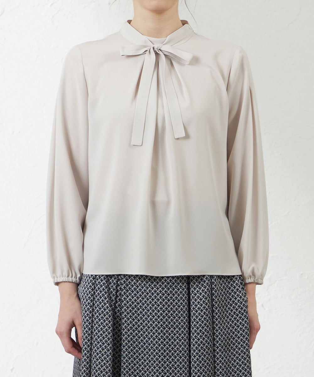 ソフトストレッチジョーゼットボウタイブラウス(トップス)｜AMACA