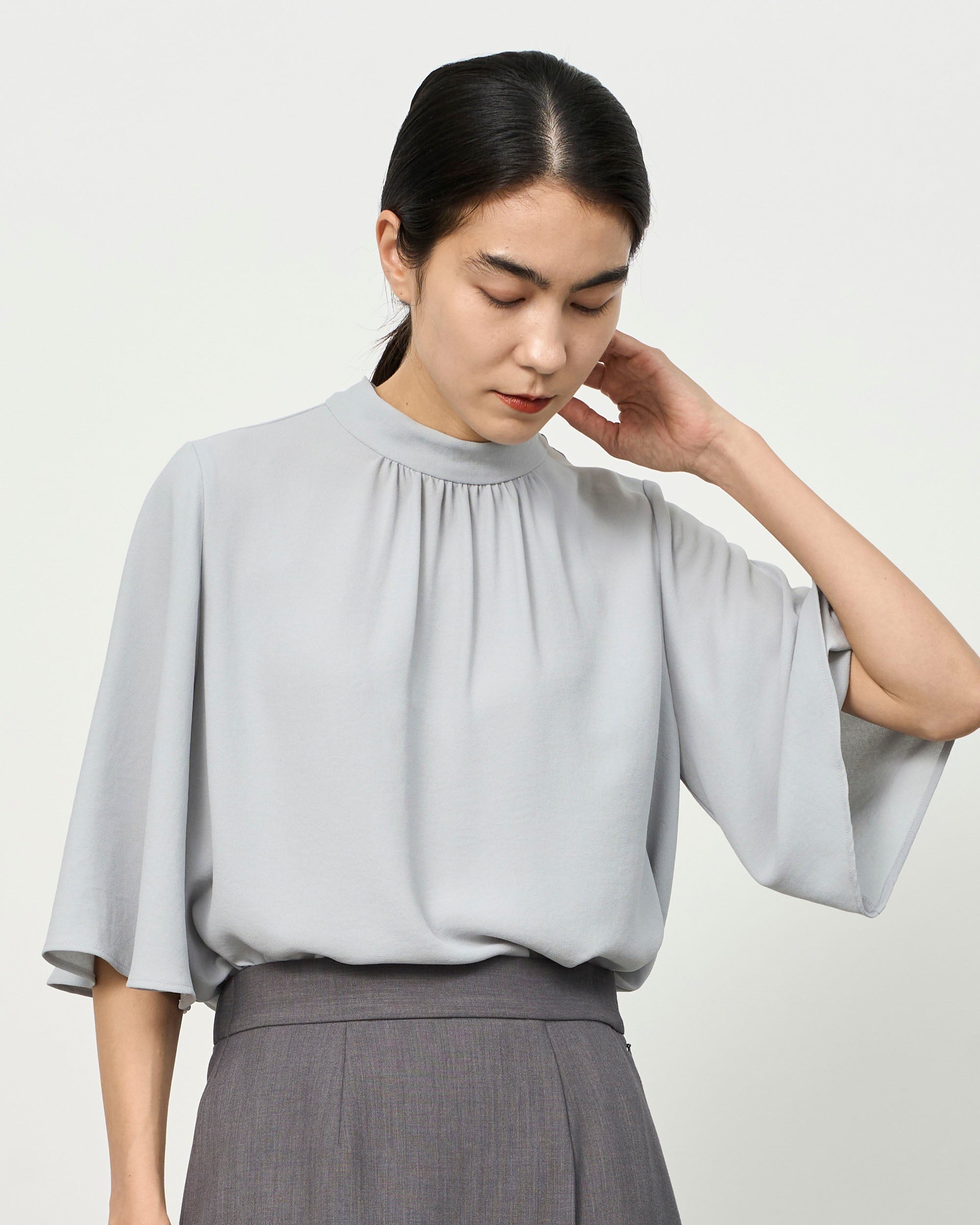 ジョーゼットバックリボンフレアスリーブブラウス - SOÉJU online