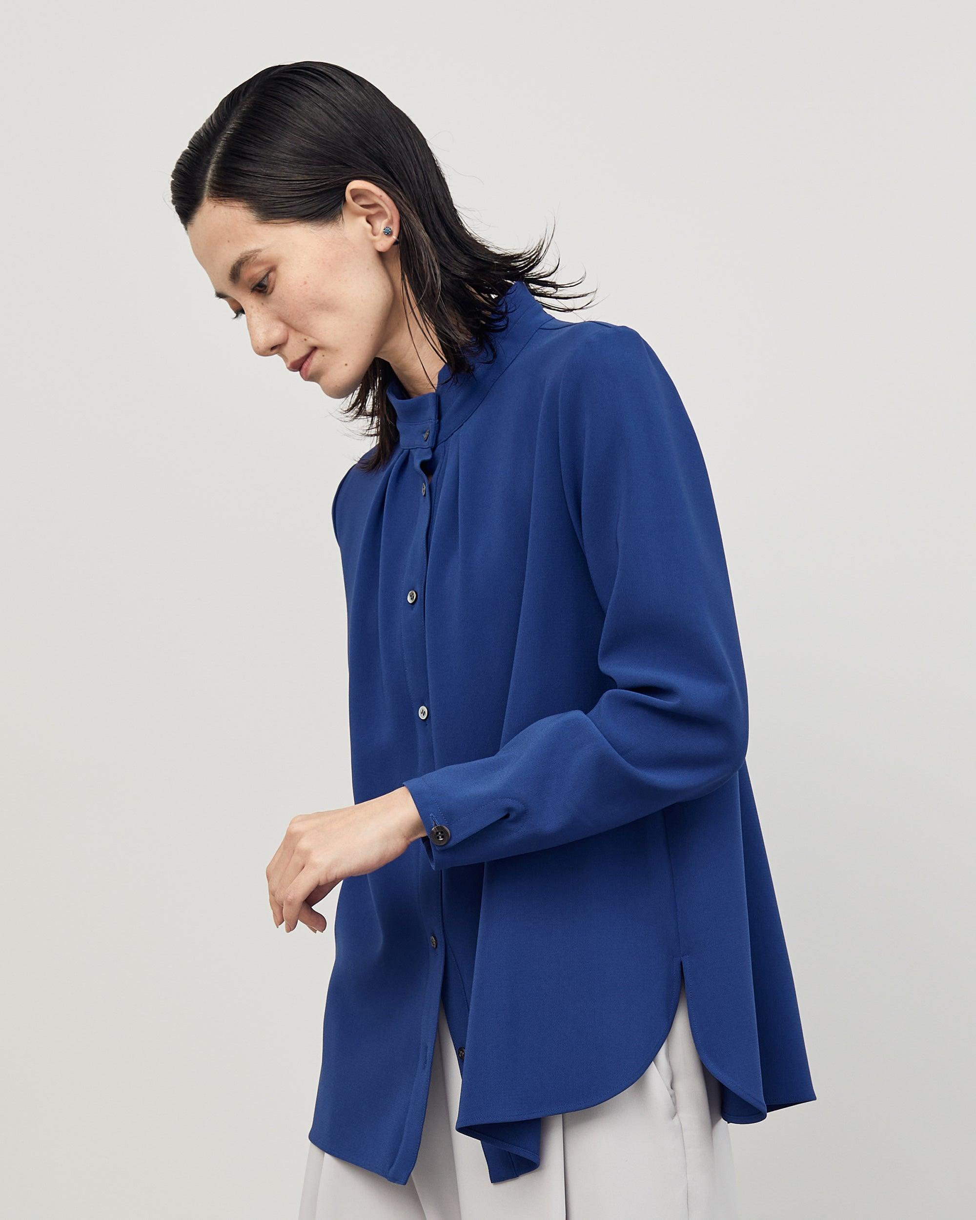 スタンドカラータックブラウス - SOÉJU online store｜上質な大人の