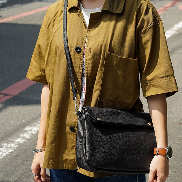 Shrink - Gasmask Shoulder Bag - L｜SLOW – スロウ 公式ECサイト | 革