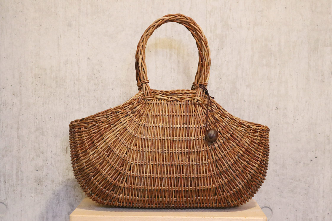 あけびかごの聖地・青森の宮本工芸で選び方やお手入れ方法を聞きました