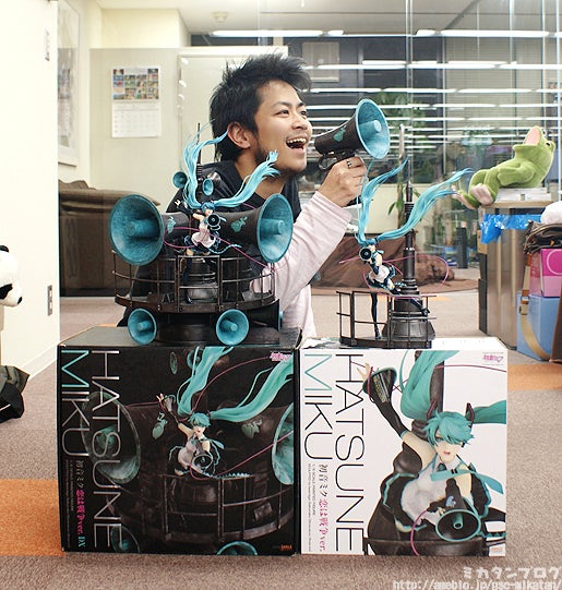 1月31日頃お手元に届きますがすごく…大きいです…！「初音ミク 恋は戦争