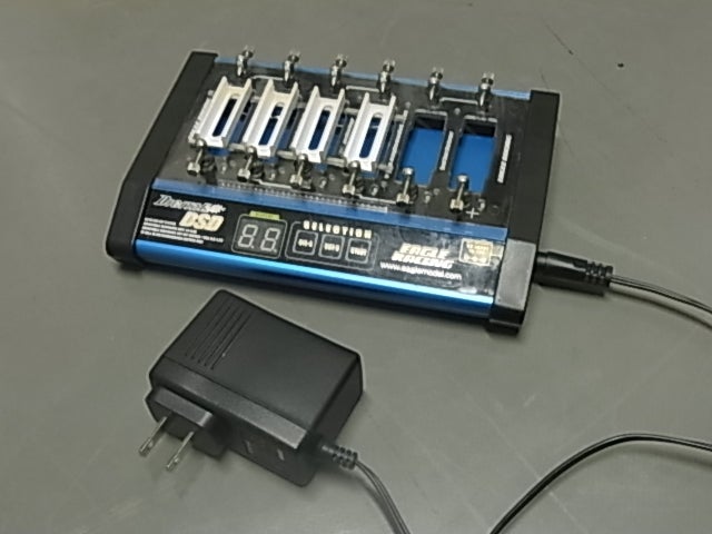 ミニッツ用単セルモニター付き充電ジグの使い方” を動画で説明。 | 麻