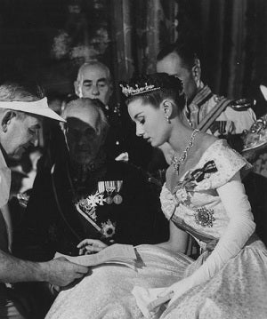 オードリー・ヘップバーン 「ローマの休日」撮影の合間の写真♪ | Time