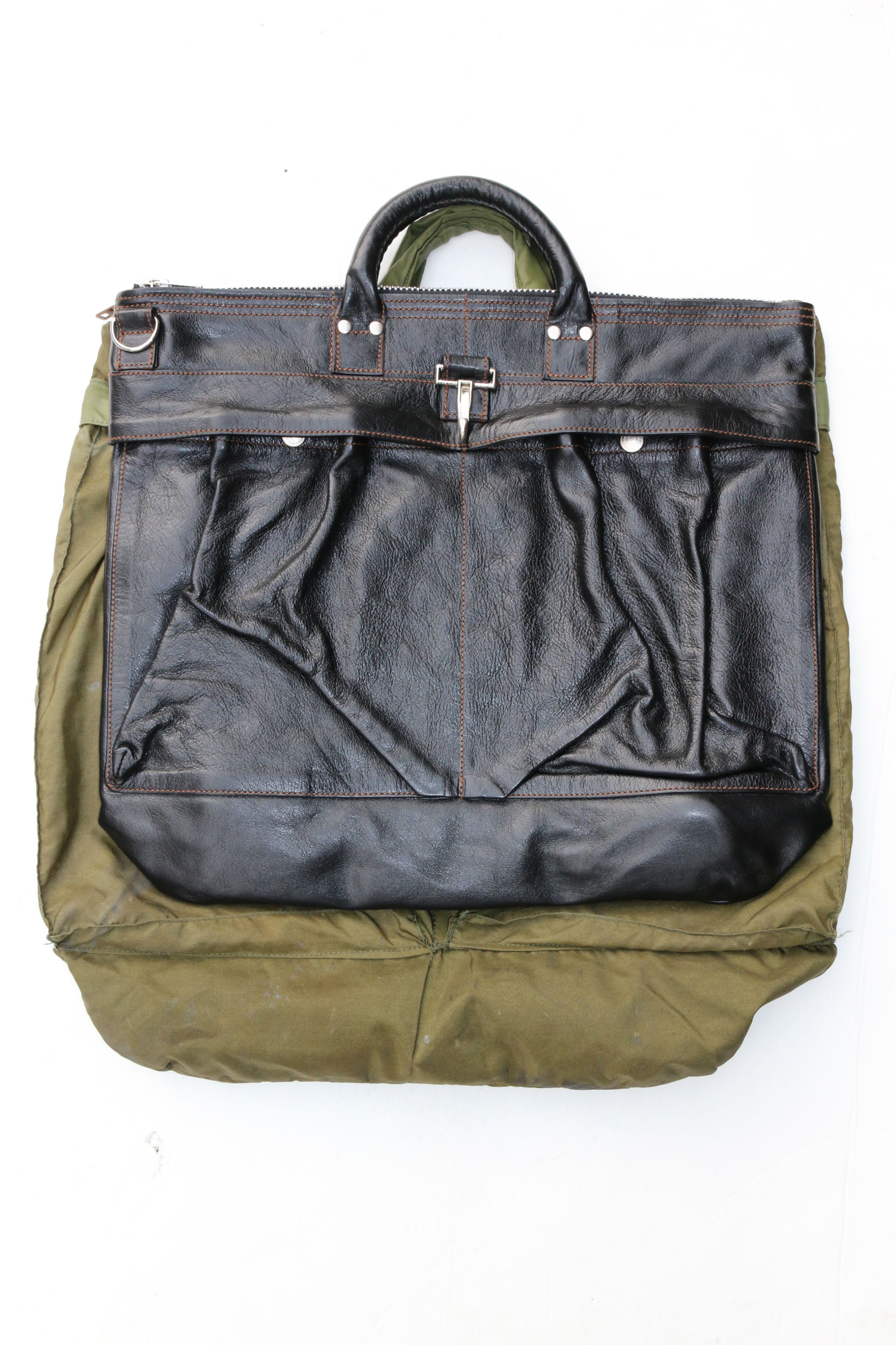 今年、生産中止となってしまった、レインボーカントリー ヘルメット