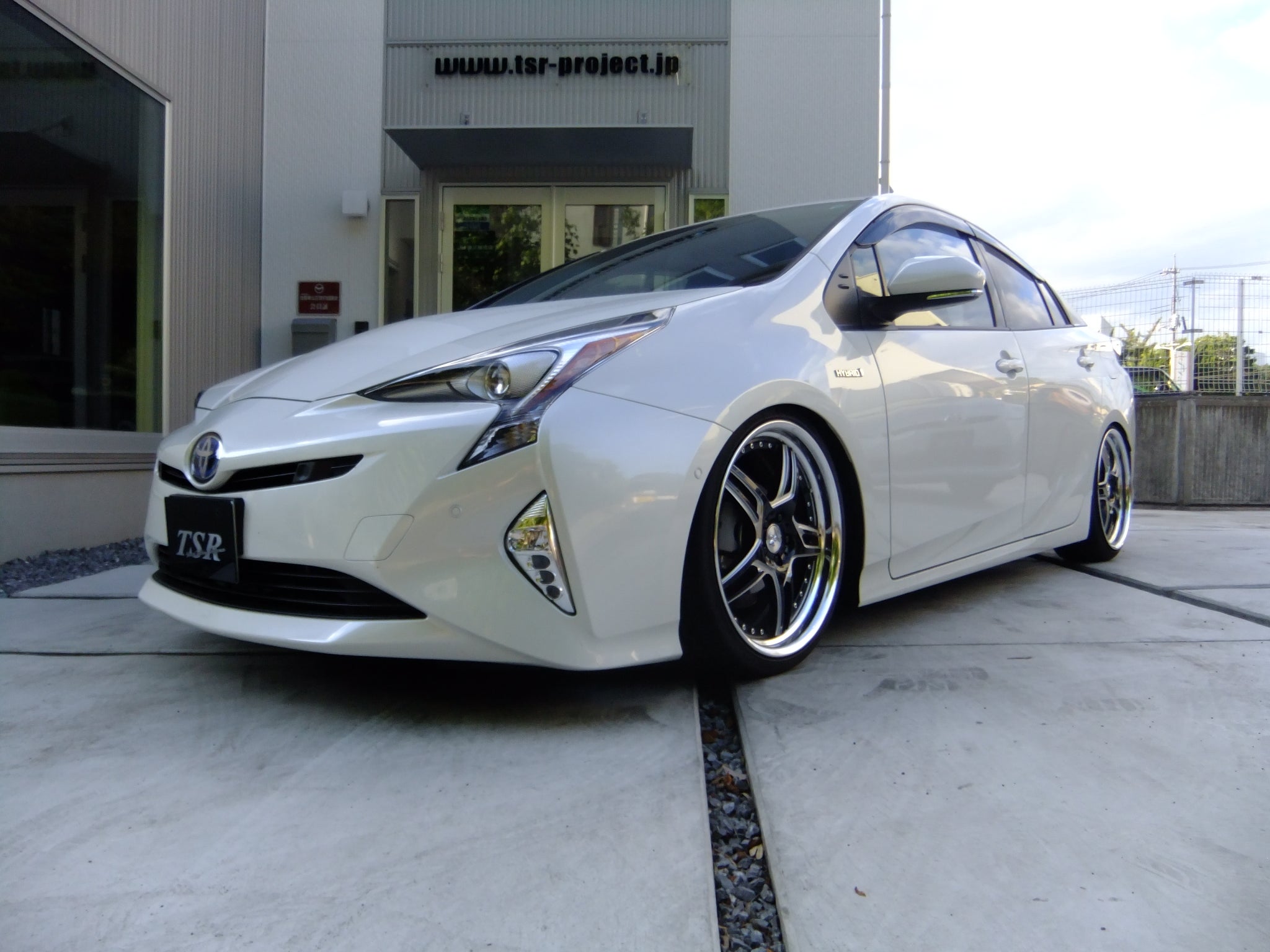 LOW SPEC】ZVW50 プリウス TSR-PROJECTオリジナル車高調 装着画像