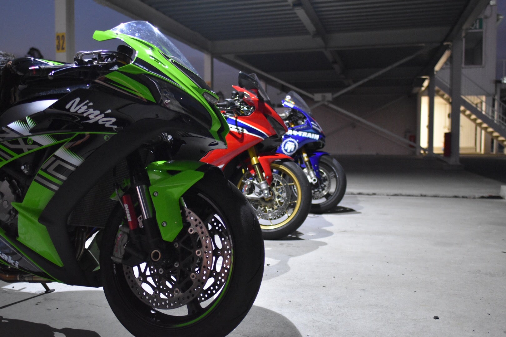 Aprilia RSV4 R '09 / Honda CB650F '17 ECUチューニング | MotoJPのブログ